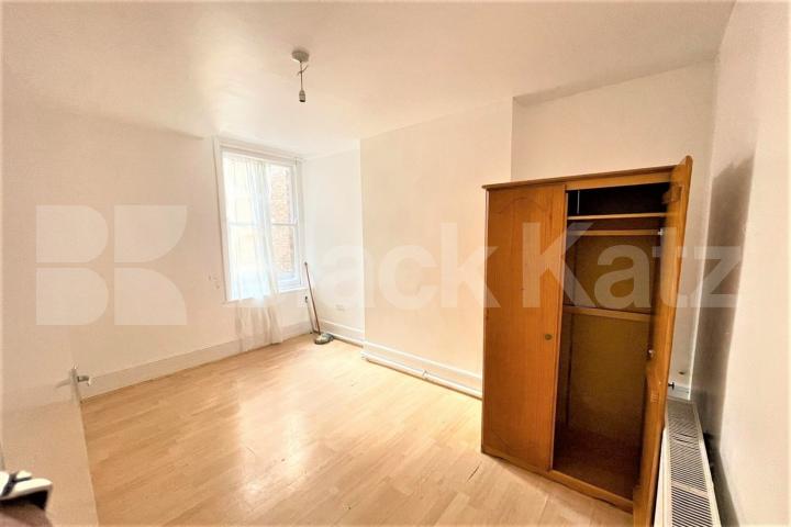 Two bedroom flat in Archway situated on the first floor of a gated conversion Holloway Road, Archway 